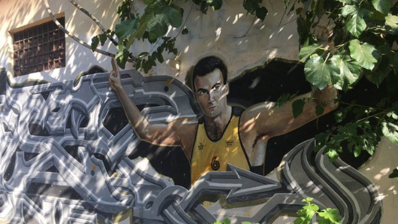 Εντυπωσιάζει το γκράφιτι με τον θρύλο Νίκο Γκάλη στην Αθήνα