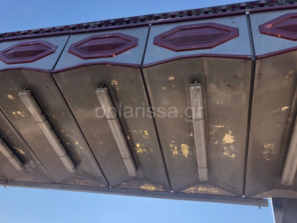 Παζάρι Λάρισας: Παρ` ολίγον ατύχημα με αντικείμενο που ξεκόλλησε στο Καράβι