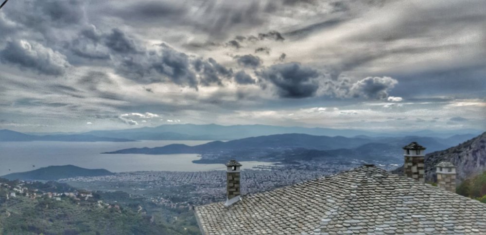 Η θέα από το μπαλκόνι του Πηλίου