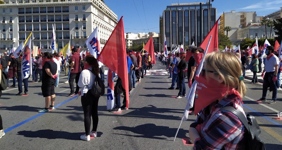 Πρωτόγνωρη συγκέντρωση του ΠΑΜΕ στο Σύνταγμα