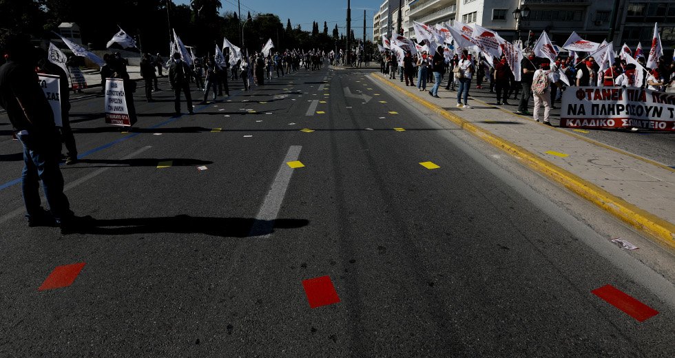 Πρωτόγνωρη συγκέντρωση του ΠΑΜΕ στο Σύνταγμα