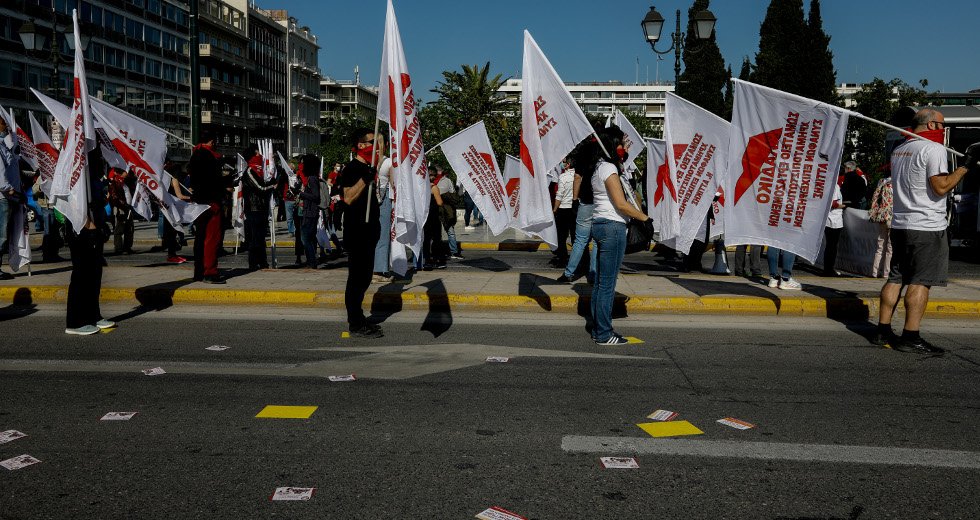 Πρωτόγνωρη συγκέντρωση του ΠΑΜΕ στο Σύνταγμα