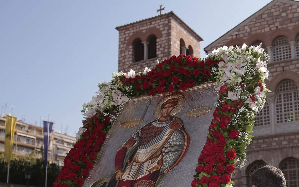 Αναστέλλονται λιτανείες και εμποροπανηγύρεις - Επέκταση μέτρου για τα μπαρ