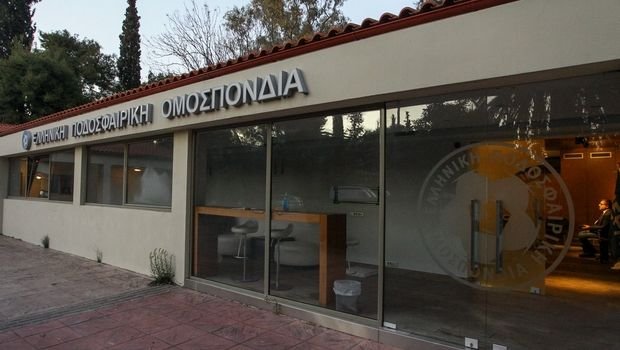 Σαράντα ΕΠΣ κατά Αυγενάκη: "Εκστρατεία να αλώσει τις εθνικές oμοσπονδίες"