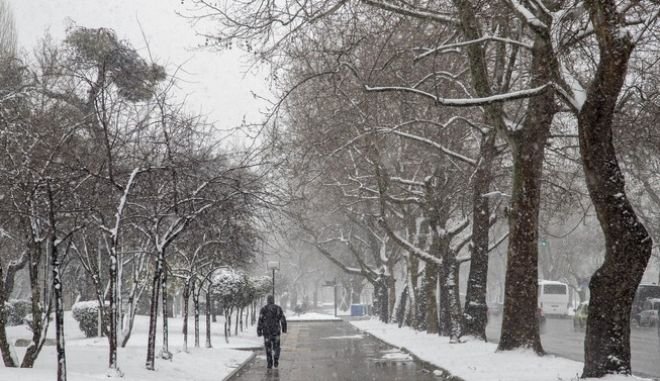 Γενική "επιστράτευση" στους Δήμους για να προχωρήσουν οι εμβολιασμοί