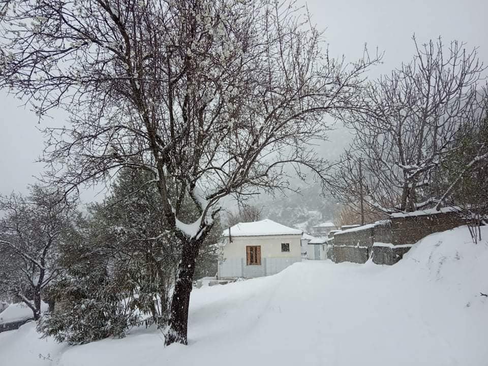 Σχεδόν ένα μέτρο χιόνι στην Κερασιά - Λευκά τοπία Κανάλια - Κεραμίδι - Ελευθεροχώρι