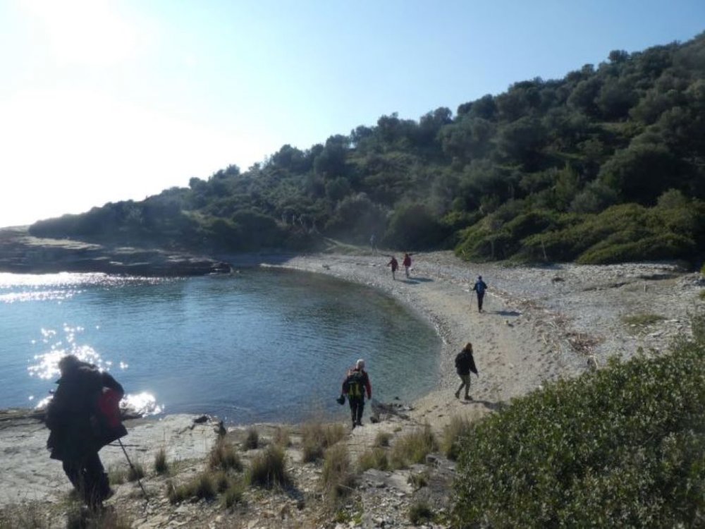 Πεζοπορία και καθαρισμός παραλιών από τον Σύλλογο Δρομέων Υγείας Βόλου