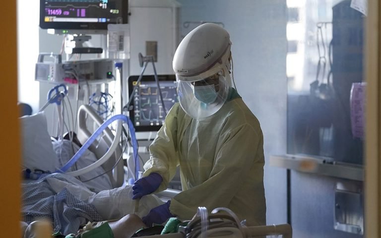 Πρόεδρος ΕΚΑΒ: 62 διασωληνωμένοι ασθενείς σε λίστα αναμονής για ΜΕΘ