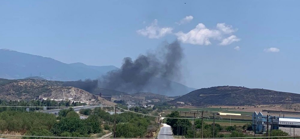 Φωτιά σε υπολείμματα σκραπ στην Χαλουβουργία