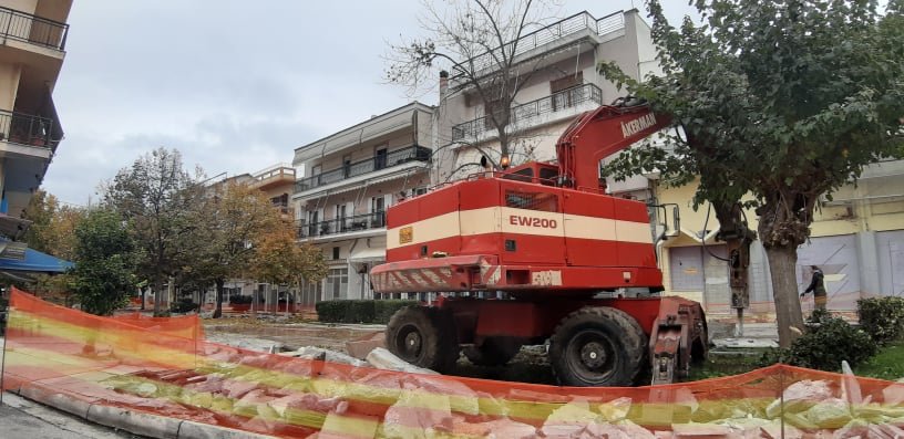 Ξεκίνησε το σκάψιμο στον πεζόδρομο