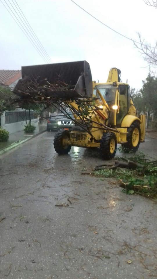 Επί ποδός και τα συνεργεία του Δήμου για τις ζημιές του "Διομήδη"