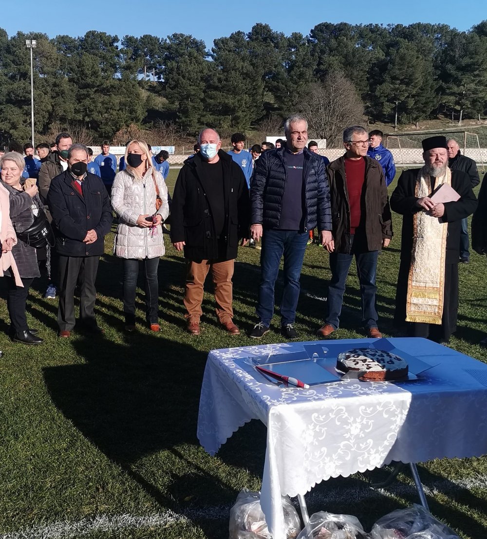 Έκοψε την βασιλόπιτα στο χορτάρι ο Ρήγας Φεραίος