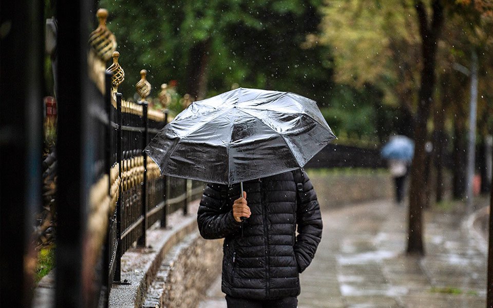 Καιρός: Έκτακτο δελτίο με καταιγίδες και χιονοπτώσεις προ των πυλών