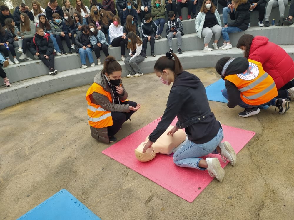 Βιωματική δράση ενημέρωσης ΚΑΡΠΑ (Πρώτες Βοήθειες) στο ΓΕΛ Βελεστίνου