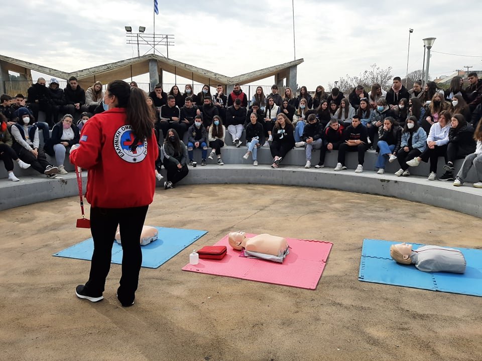 Βιωματική δράση ενημέρωσης ΚΑΡΠΑ (Πρώτες Βοήθειες) στο ΓΕΛ Βελεστίνου