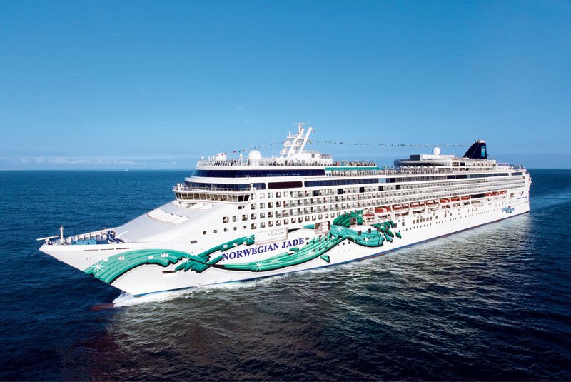 Στον Βόλο με 1300 επιβάτες το "NORWEGIAN JADE"