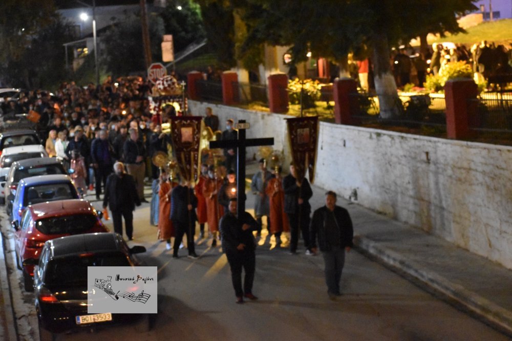 Πλήθος κόσμου στην περιφορά των Επιταφίων