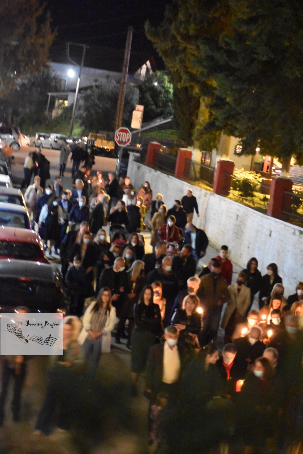 Πλήθος κόσμου στην περιφορά των Επιταφίων