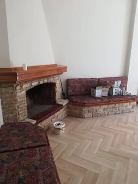Ενοικιάζεται ευρύχωρο διαμέρισμα με μπαλκόνι στο κέντρο του Βελεστίνου