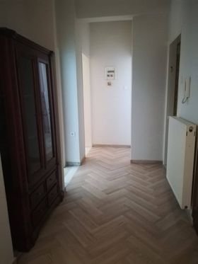 Ενοικιάζεται ευρύχωρο διαμέρισμα με μπαλκόνι στο κέντρο του Βελεστίνου