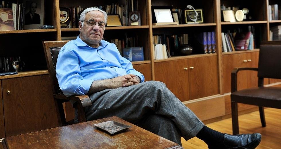 Πέθανε ο βραβευμένος αστροφυσικός Δ. Σιμόπουλος