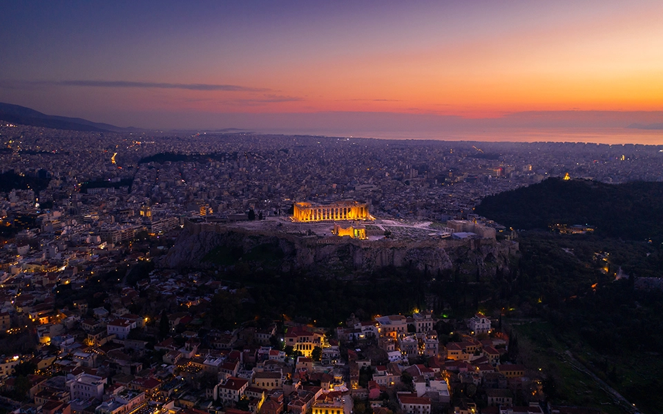 Ενέργεια: Μέτρα για μείωση της κατανάλωσης κατά 10% στο Δημόσιο με κίνητρα και ποινές