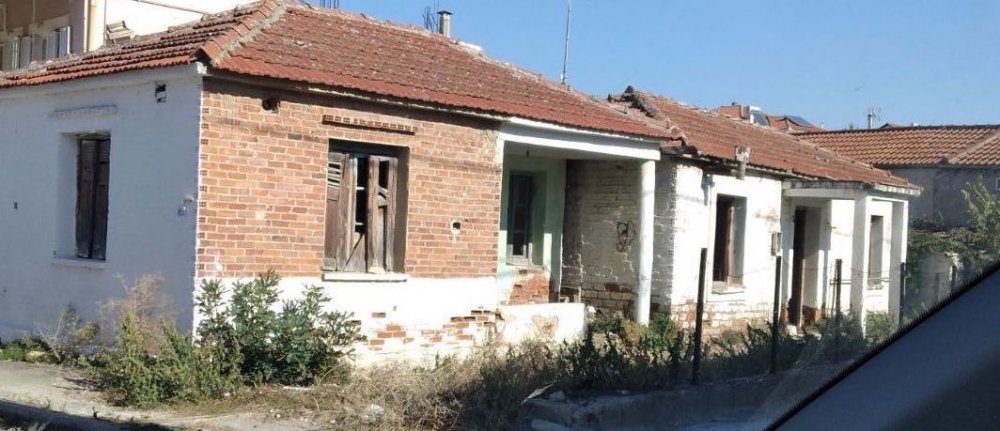 Πωλείται οικόπεδο με κτίσματα στο Βελεστίνο