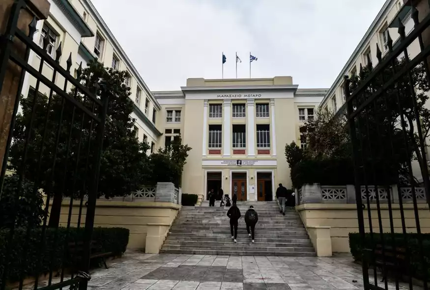 Φοιτητικό επίδομα 2.000 ευρώ: Τι ισχύει για όσους συγκατοικούν