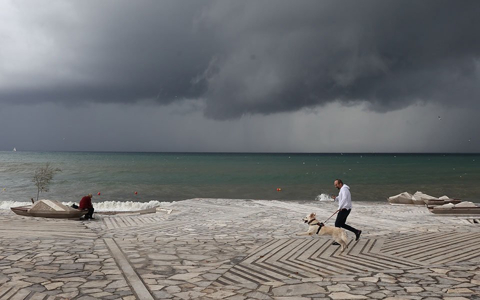 Καιρός: Επιδείνωση με βροχές και καταιγίδες – Ποιες περιοχές θα επηρεαστούν