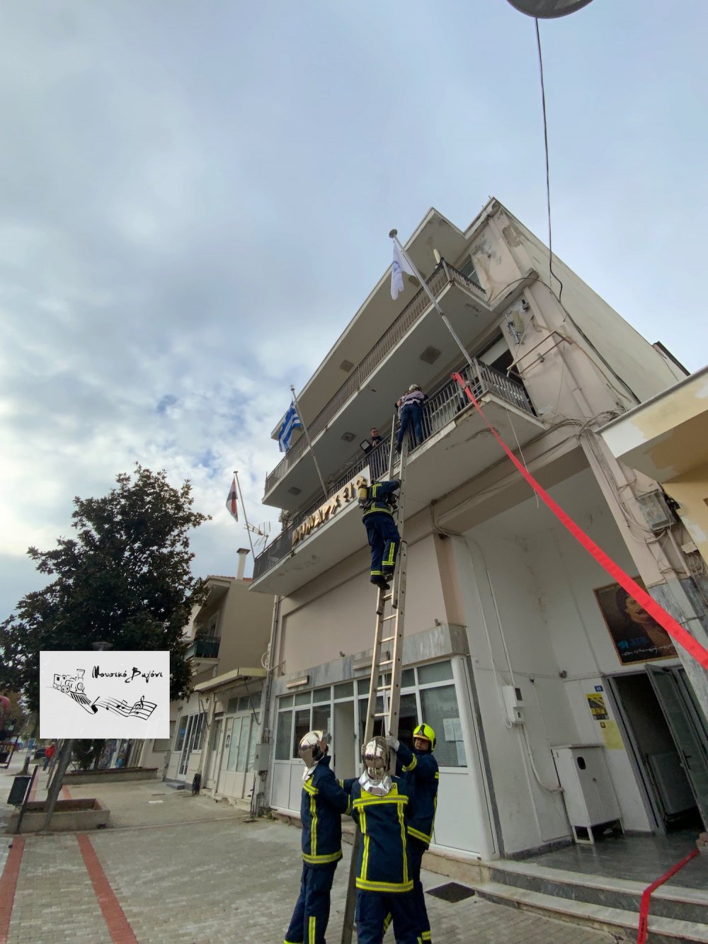Εντυπωσιακές εικόνες από την άσκηση της Πυροσβεστικής στο Βελεστίνο