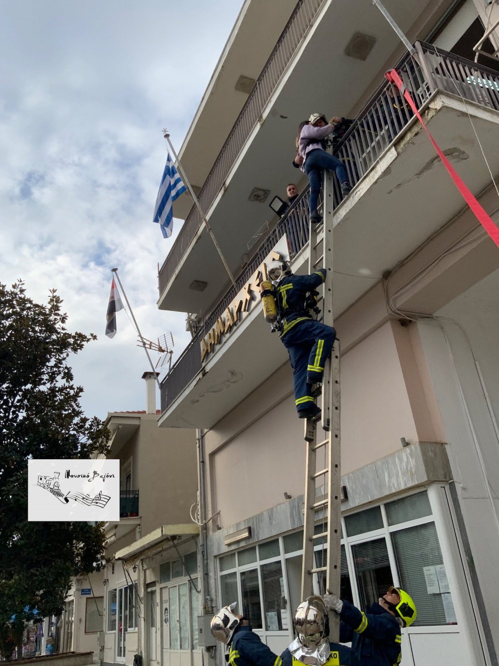 Εντυπωσιακές εικόνες από την άσκηση της Πυροσβεστικής στο Βελεστίνο