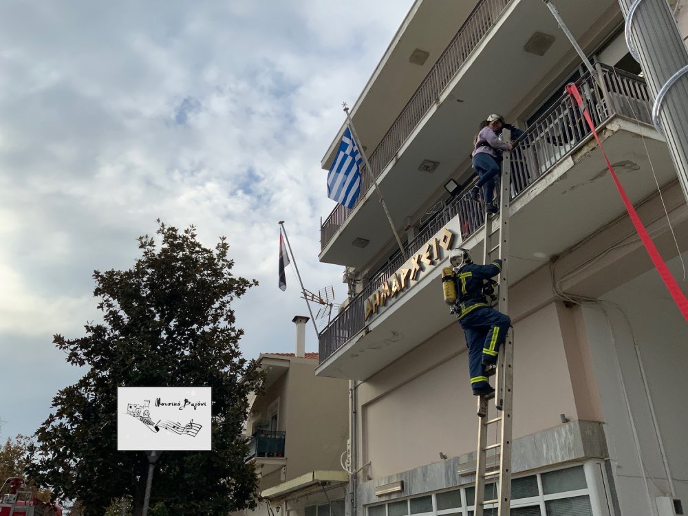 Εντυπωσιακές εικόνες από την άσκηση της Πυροσβεστικής στο Βελεστίνο 