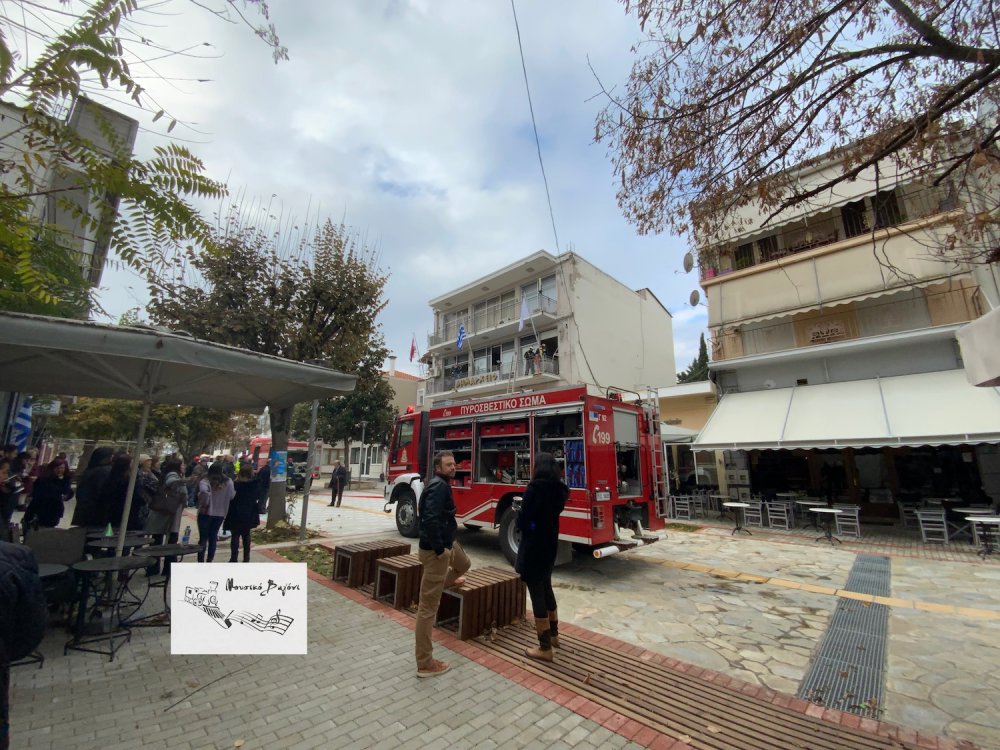 Εντυπωσιακές εικόνες από την άσκηση της Πυροσβεστικής στο Βελεστίνο