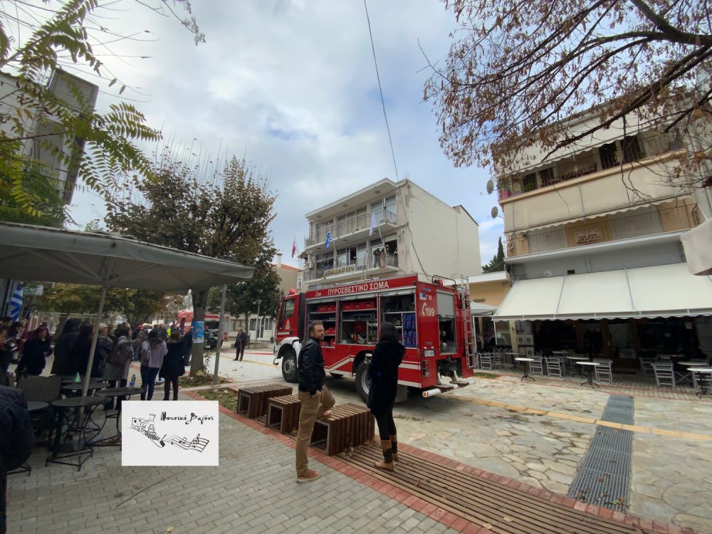 Εντυπωσιακές εικόνες από την άσκηση της Πυροσβεστικής στο Βελεστίνο 