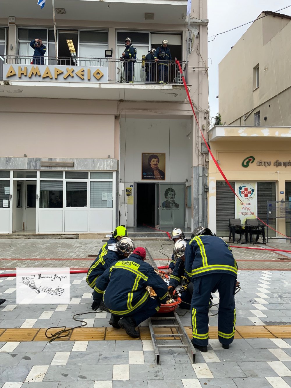 Εντυπωσιακές εικόνες από την άσκηση της Πυροσβεστικής στο Βελεστίνο