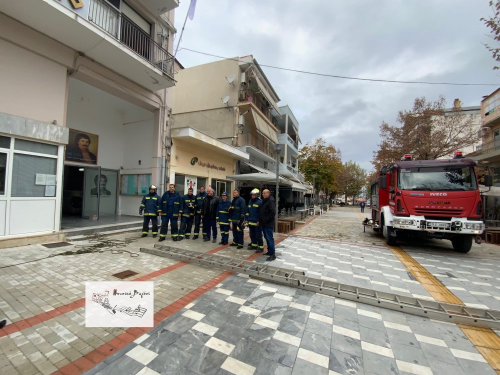 Εντυπωσιακές εικόνες από την άσκηση της Πυροσβεστικής στο Βελεστίνο 