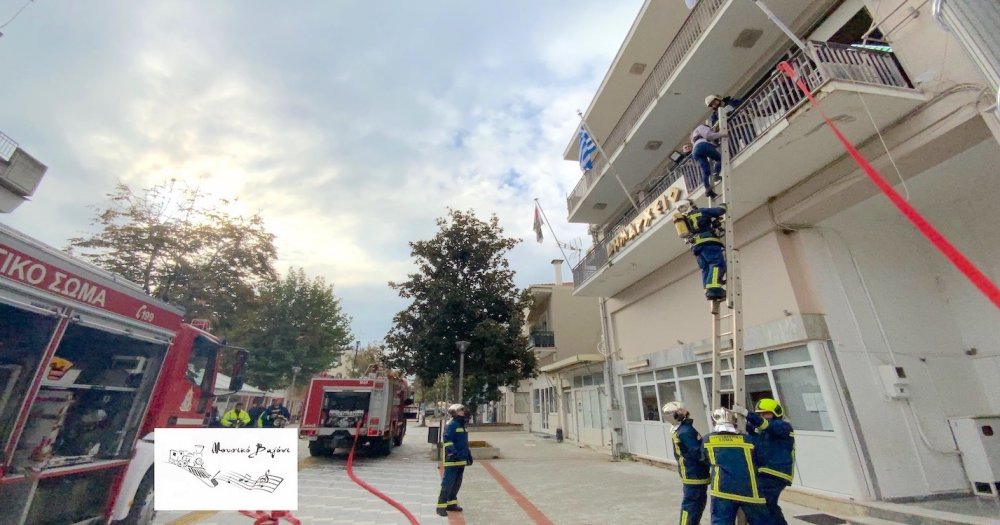 Εντυπωσιακές εικόνες από την άσκηση της Πυροσβεστικής στο Βελεστίνο