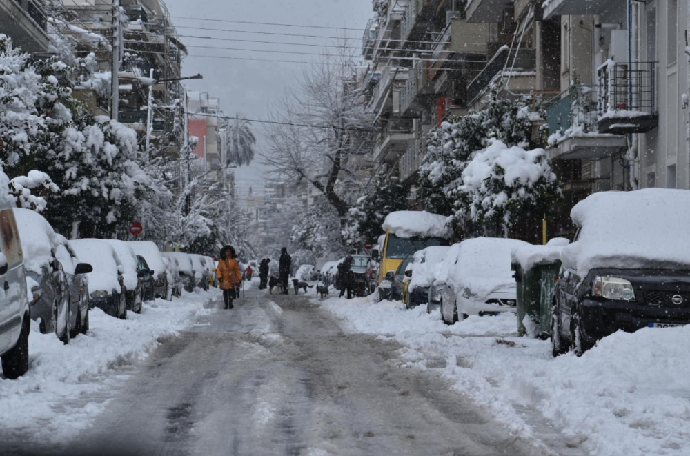 Βόλτα στον χιονισμένο Βόλο