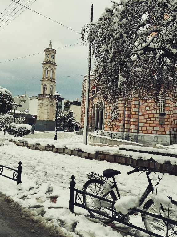 Βόλτα στον χιονισμένο Βόλο