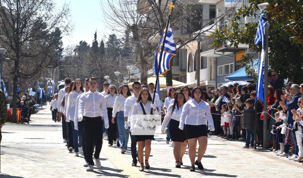 Βίντεο - Η παρέλαση για την 25η Μαρτίου στο Βελεστίνο