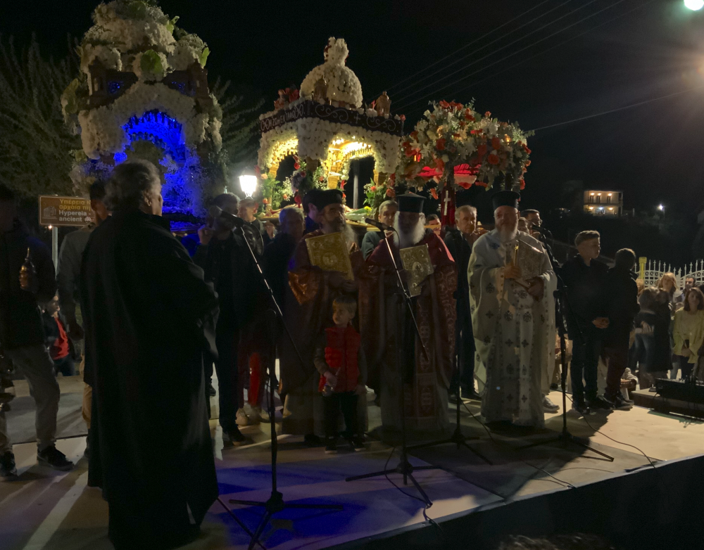 Πλήθος κόσμου στην περιφορά των Επιταφίων