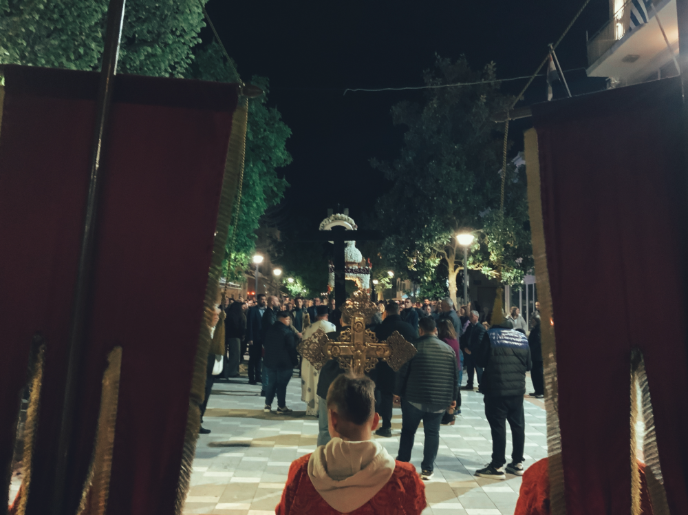 Πλήθος κόσμου στην περιφορά των Επιταφίων