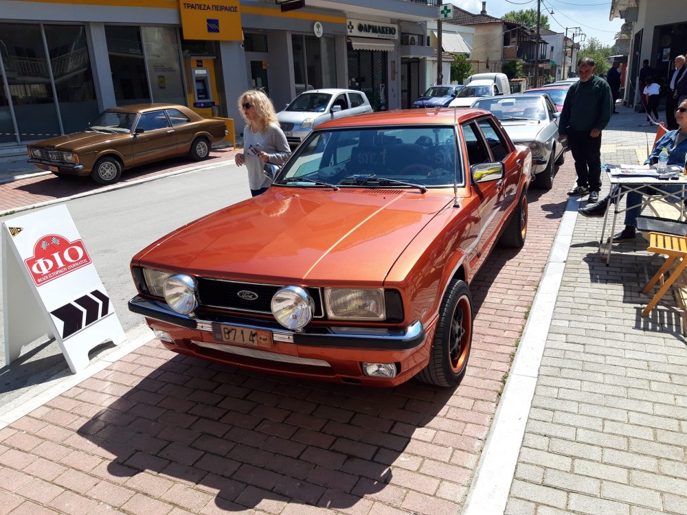 Εντυπωσίασαν τα κλασικά οχήματα στον Δήμο Ρήγα Φεραίου