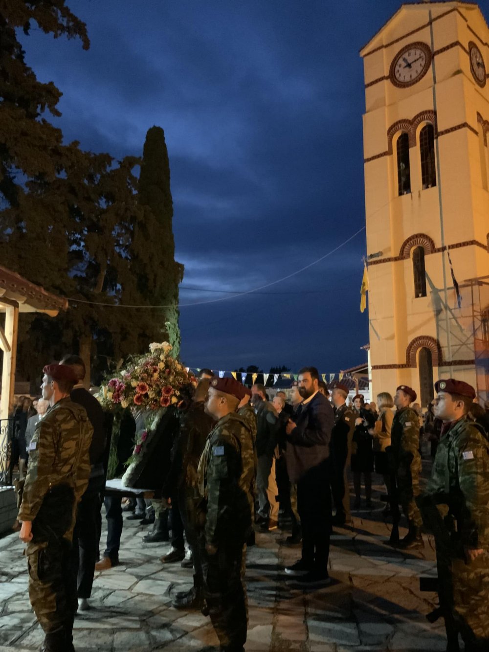 Πλήθος πιστών στους εορτασμούς των Αγίων Κωνσταντίνου και Ελένης