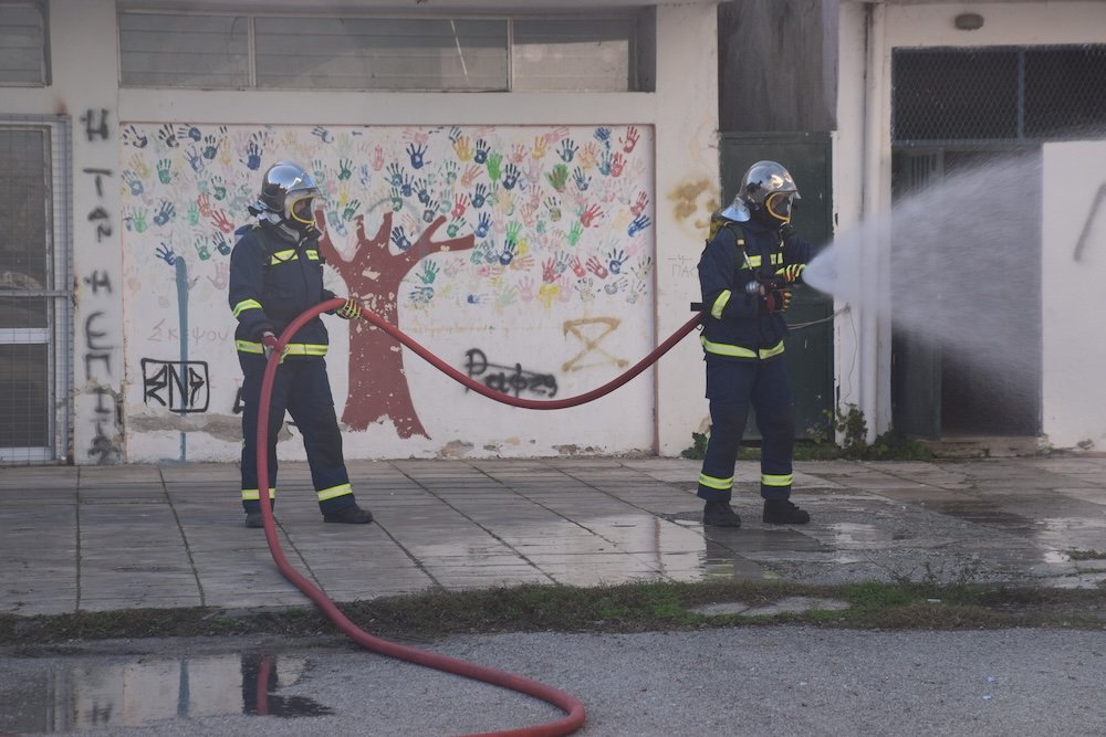 Εικόνες από την άσκηση σεισμού στο ΓΕΛ Βελεστίνου