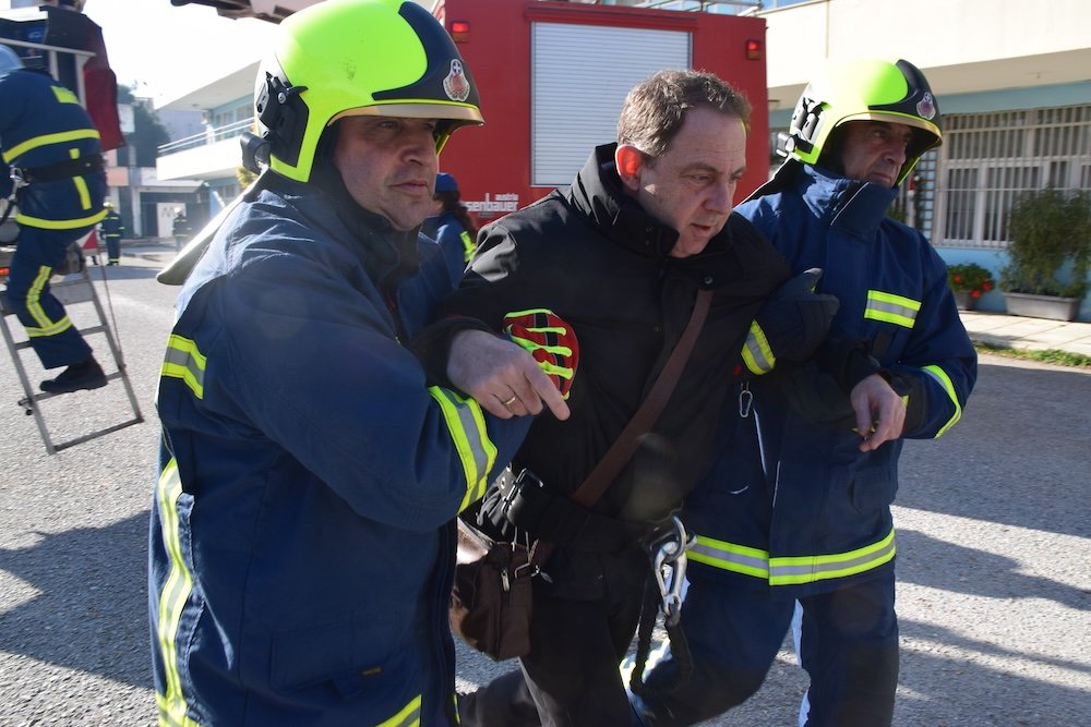 Εικόνες από την άσκηση σεισμού στο ΓΕΛ Βελεστίνου