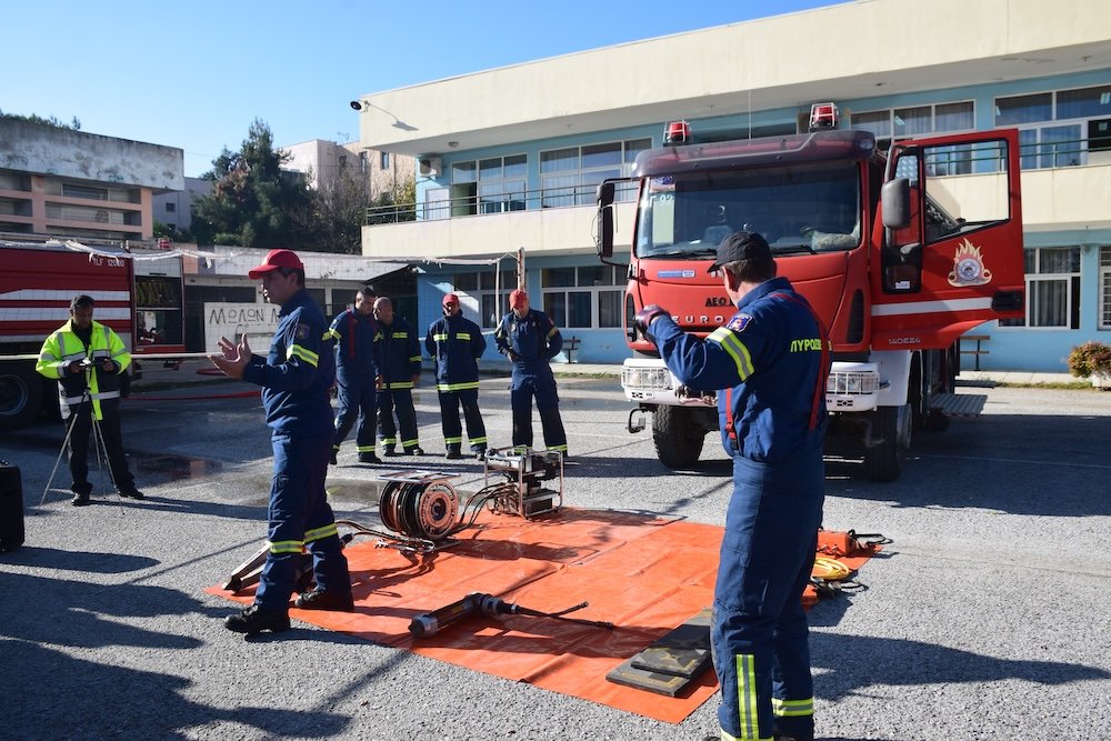 Εικόνες από την άσκηση σεισμού στο ΓΕΛ Βελεστίνου