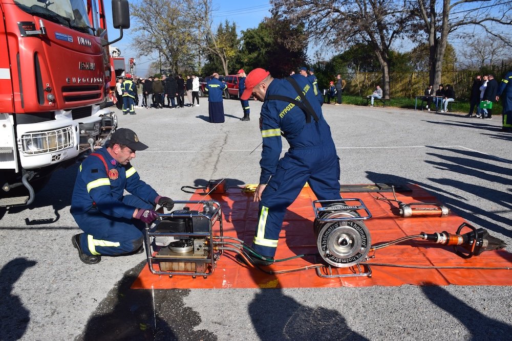 Εικόνες από την άσκηση σεισμού στο ΓΕΛ Βελεστίνου