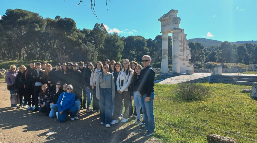 Μαθητές και καθηγητές του Γυμνασίου Στεφανοβικείου στο Ναύπλιο