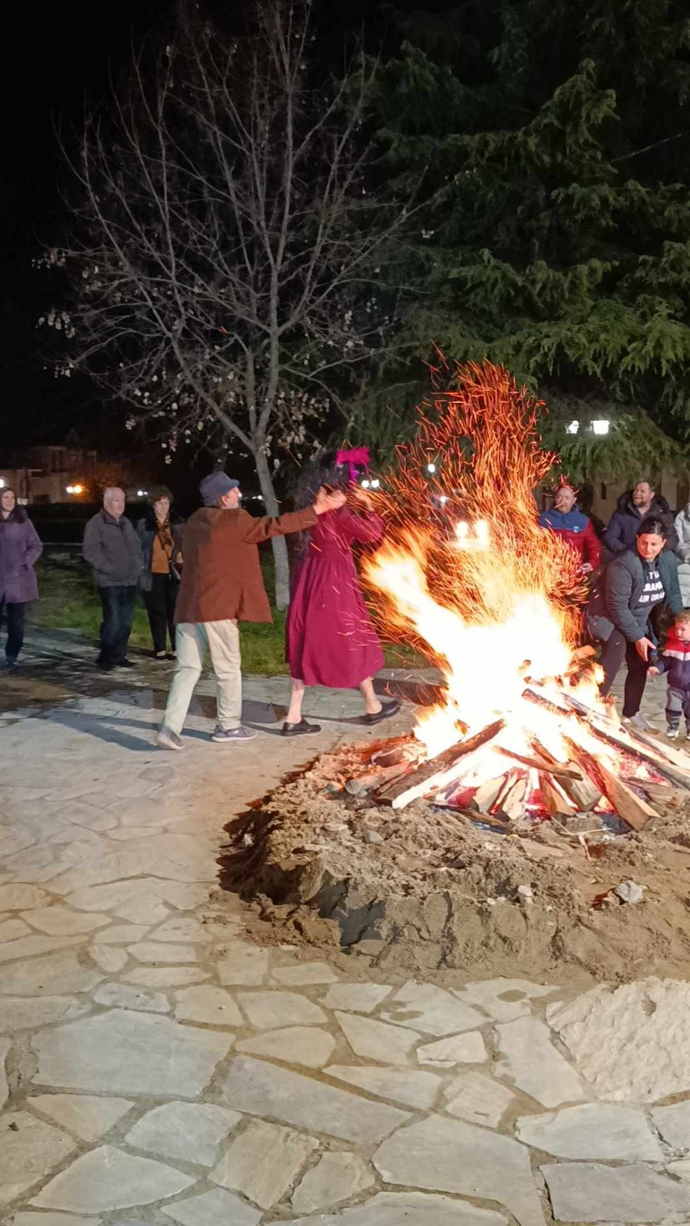 Εικόνες από την φωτιά στην Πλατεία Μικρασιατών